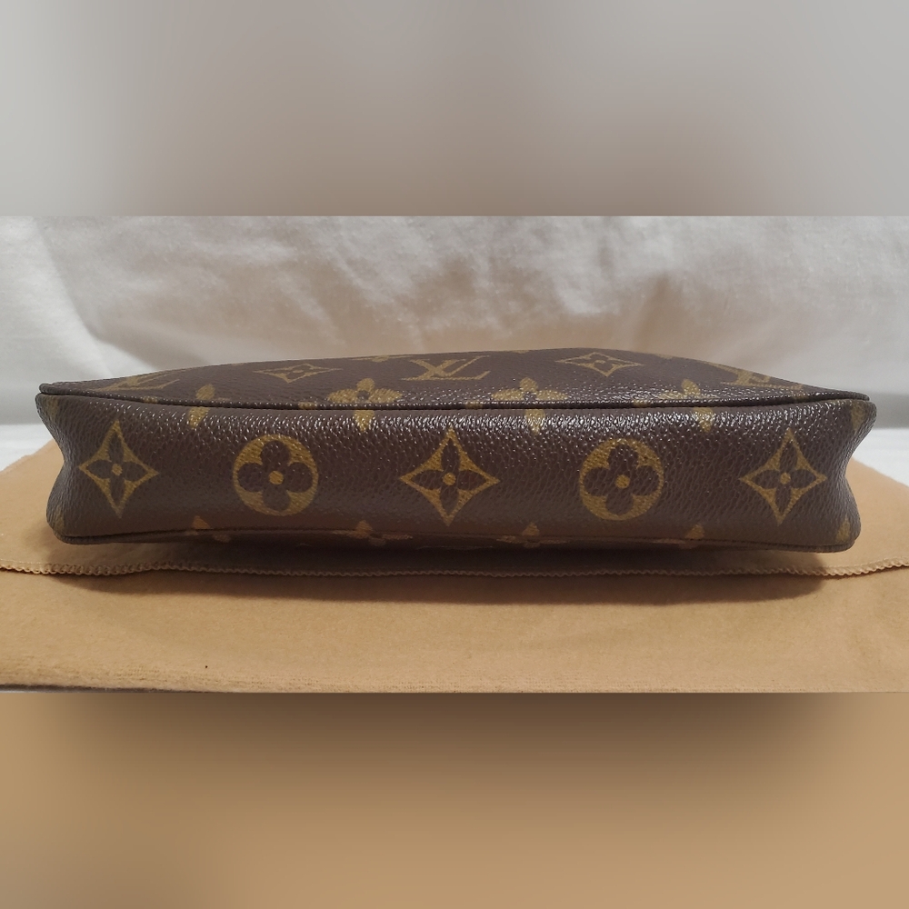 **SOLD**Vintage Louis Vuitton Monogram Canvas Pochette - Picture 8 of 17